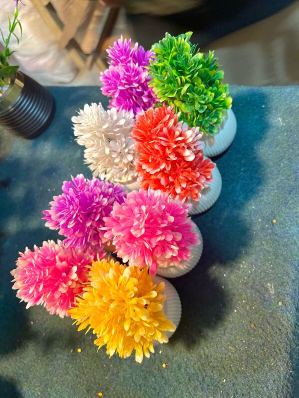 Set Of 8 Small Flower Vase.