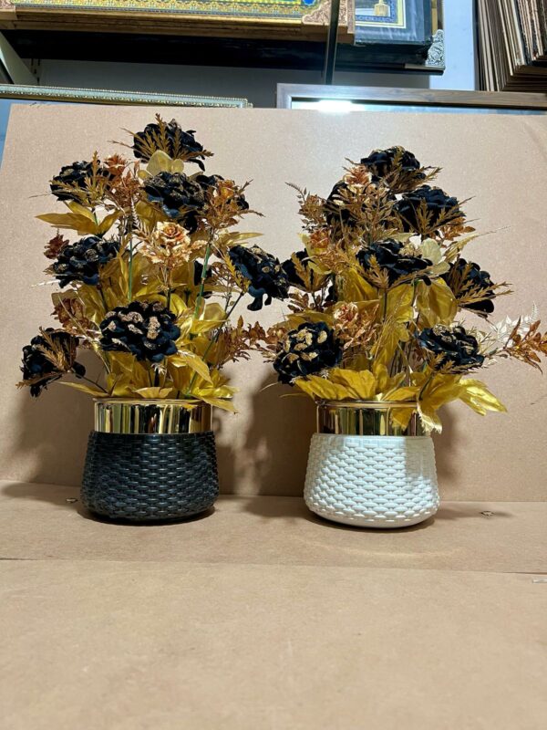 Set Of 2 Flower Vases With Artificial Flowers.