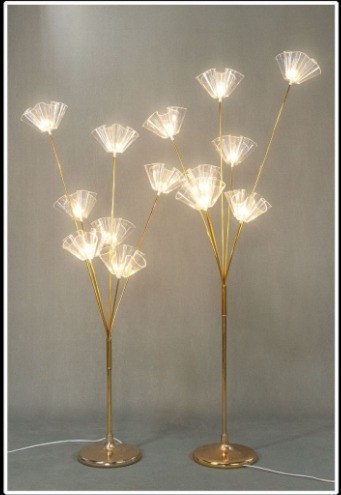Petal Cluster LED Floor Lamp with Golden Stem and Warm/Cool White Light for Elegant Modern Interiors